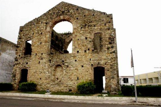 Igreja-Velha-São-Mateus-Rota-do-Mar-e-das-Montanhas