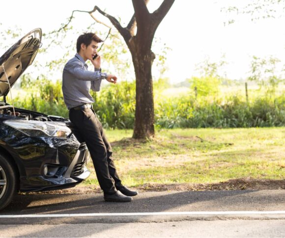 carro quebrado no meio da estrada