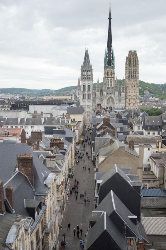 Pontos turísticos imperdíveis na França Praça Joana D’ Arc Mercado Velho