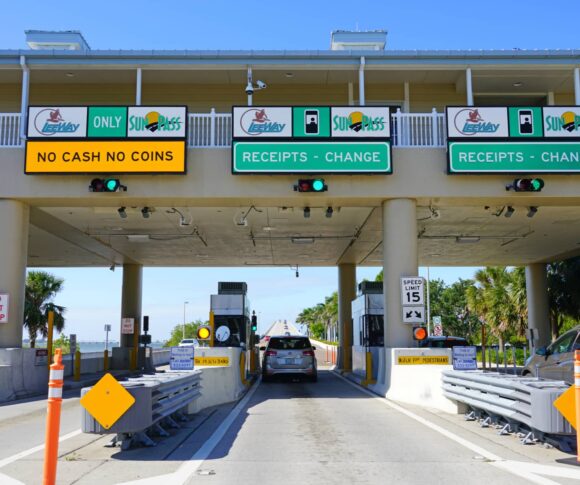 carros no pedágio sunpass na flórida