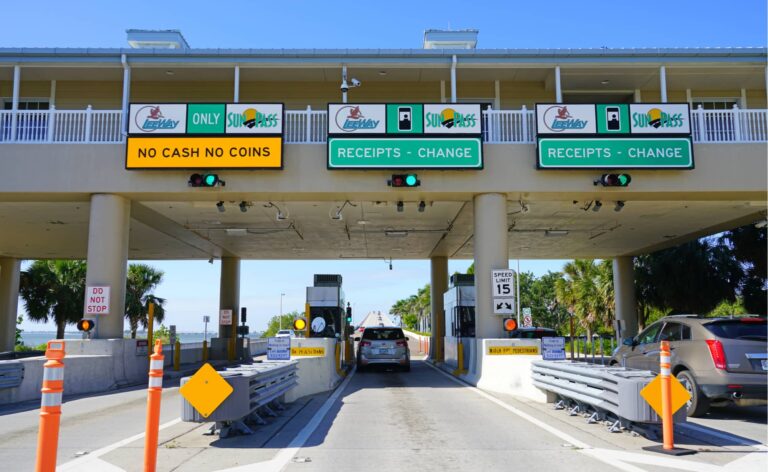carros no pedágio sunpass na flórida