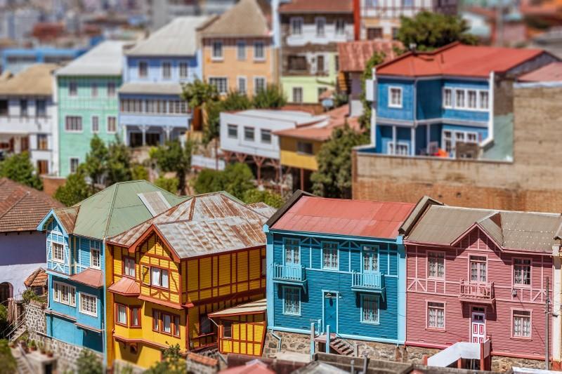Bairro colorido e íngreme de Valparaíso, no Chile