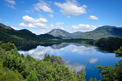 lago machonico na patagônia argentina no verão