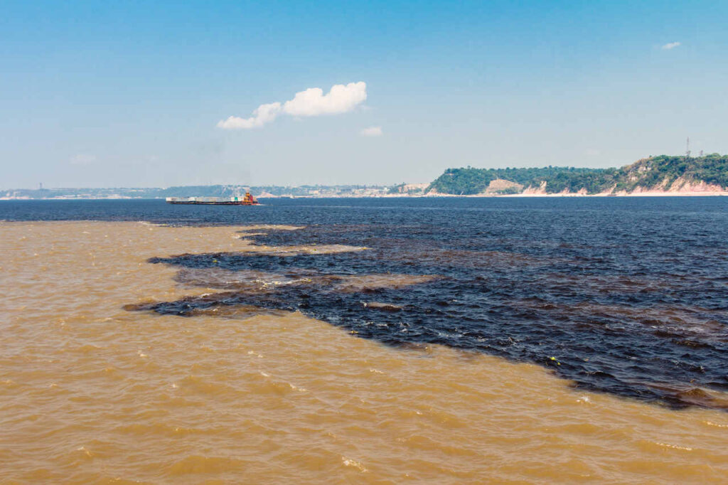 Ecoturismo no Brasil Encontro das Águas dos Rios Negro e Solimões Ecoturismo no Brasil Encontro das Águas dos Rios Negro e Solimões