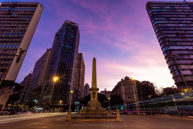vista ao entardecer de Belo Horizonte, Minas Gerais
