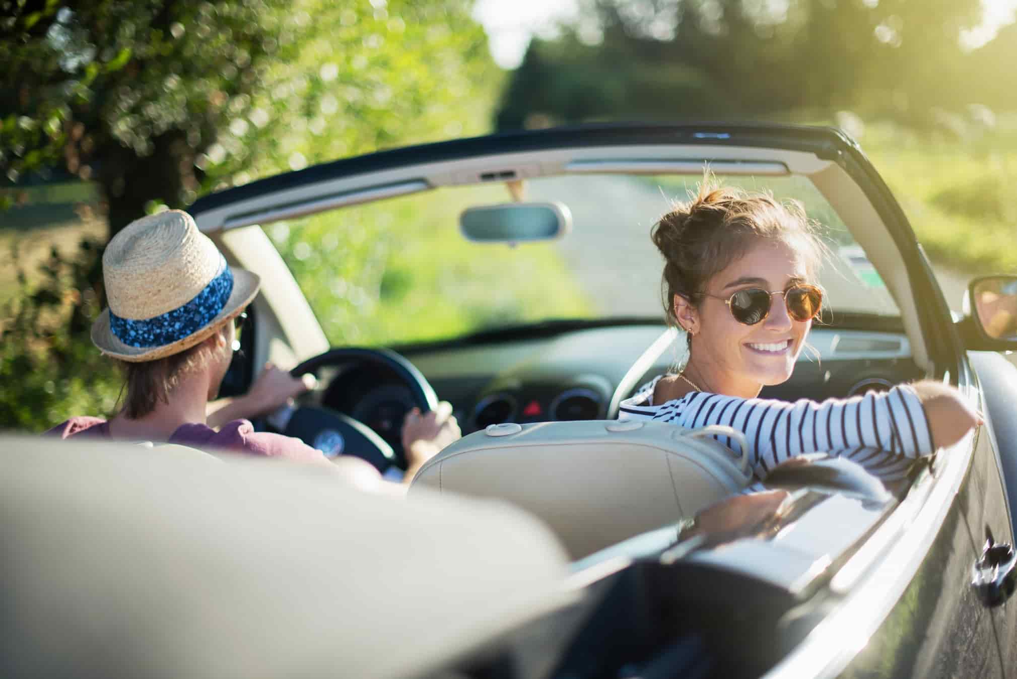 rentar auto rentcars chicas manejado auto convertible