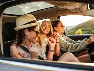 amigas-dirigindo-carro