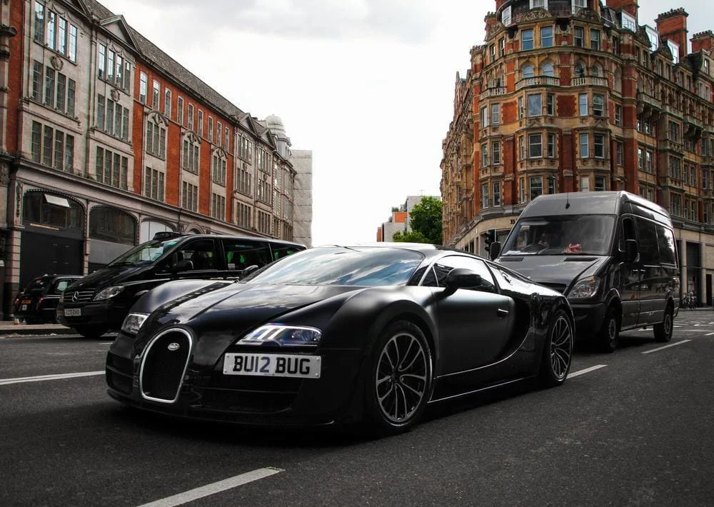 Carro inglês com bandeira da inglaterra