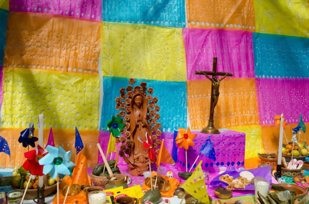 Altar típico durante el día de los muertos en México