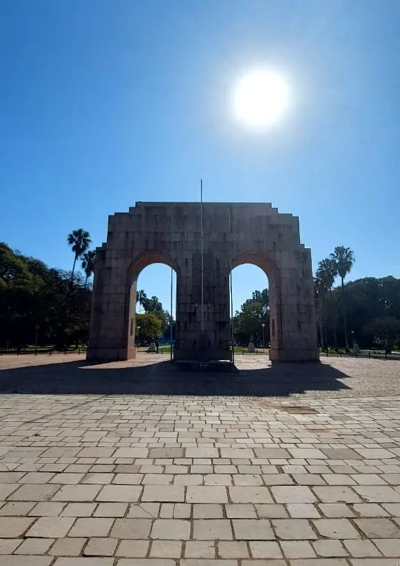 Foto de monumento en el Parque Redenção.
