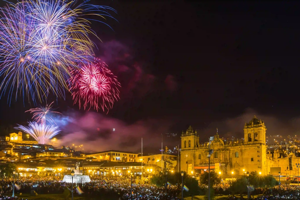 Fuegos artificiales en la festividad Inti Raymi