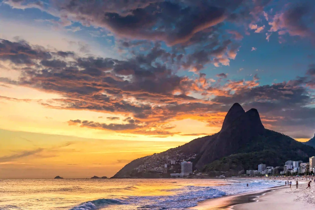 Hermosa vista de la playa de Ipanema en Rio de Janeiro, Brasil