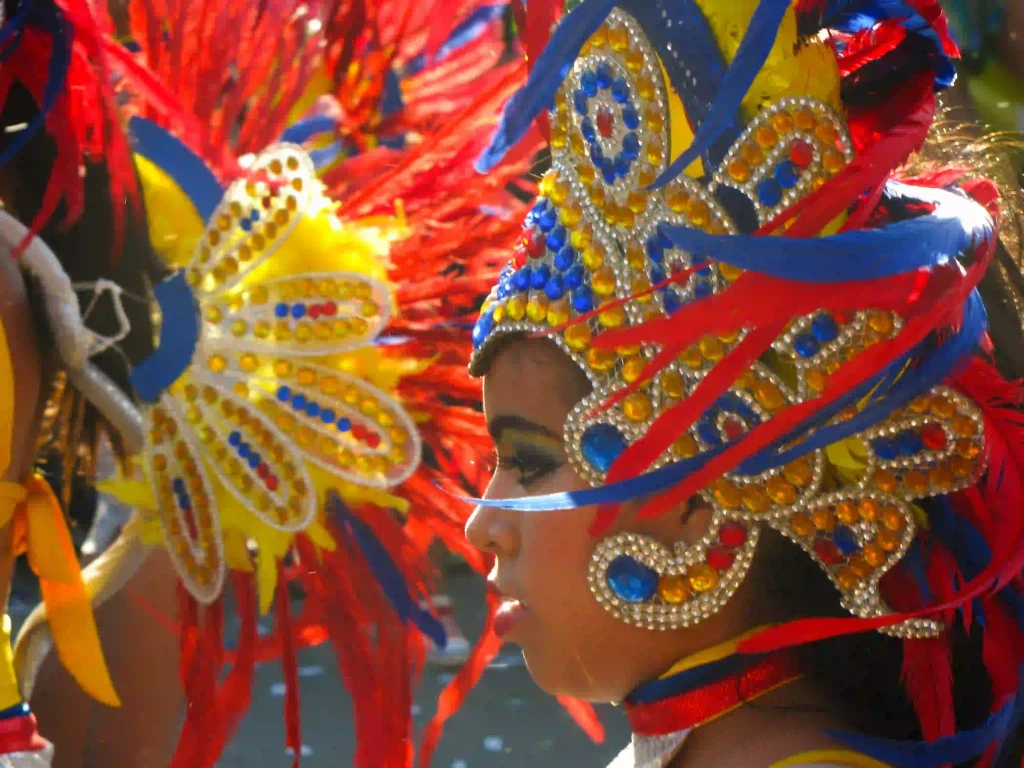 Foto de una mujer disfrazada durante el carnaval de Barranquilla, Colombia