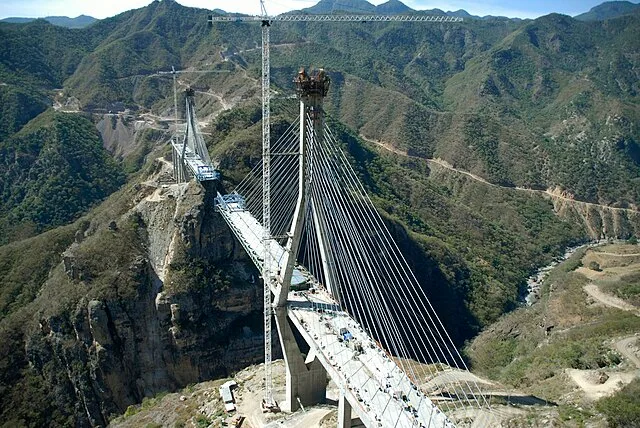 Vista aerea del Puente Baluarte en un dia despejado