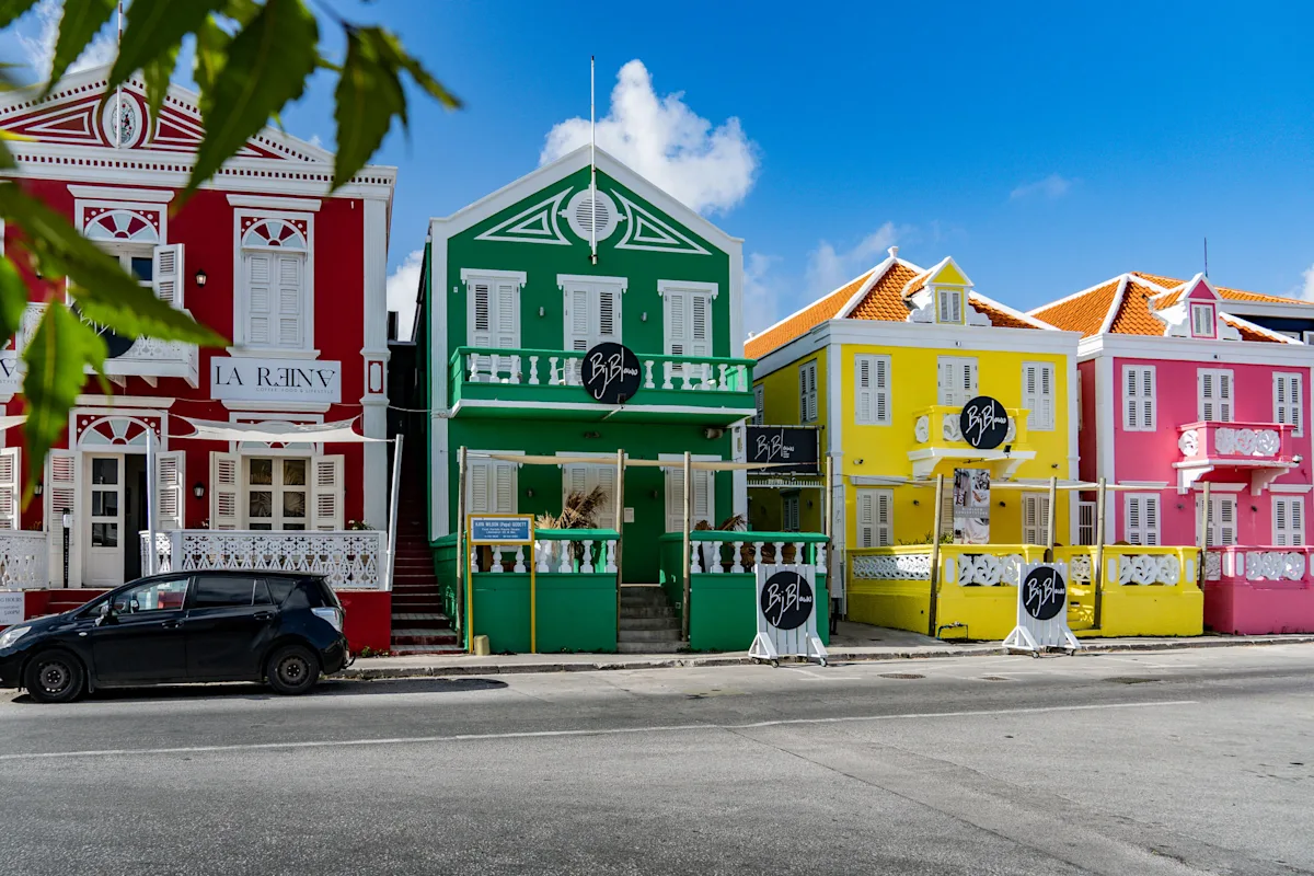 casas coloridas en otrobanda