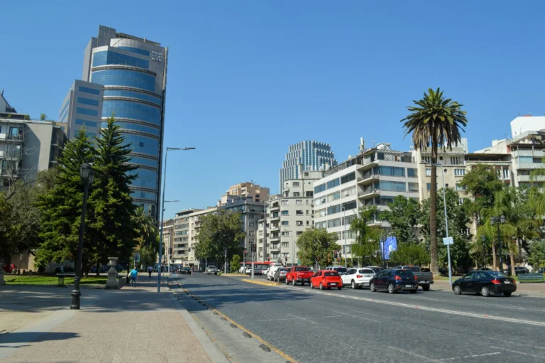 Foto de calle en Santigo, donde hay la restricción vehicular relacionada con el Sello Verde.