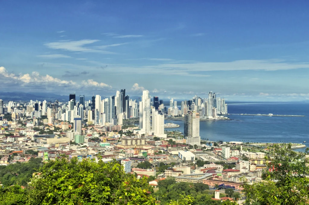 Vista aérea da cidade do Panamá da colina Ancon